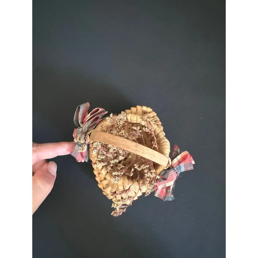 Vintage Mini Hand Woven Splint Gathering Primitive Buttocks Basket Miniature